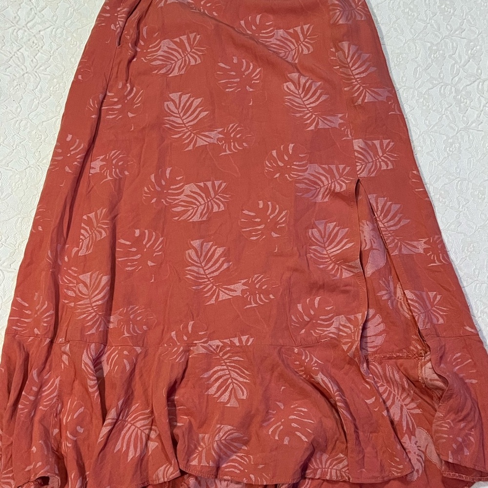 Pink Skirt With Leaf Pattern - image 1